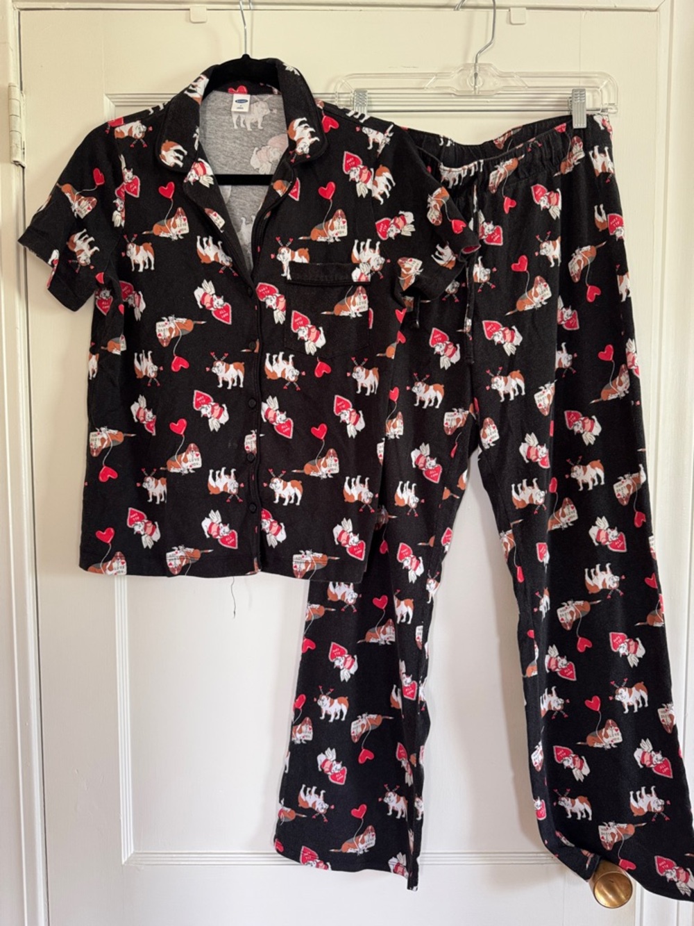 Women’s Black Puppy & Heart Print Pajama Set
